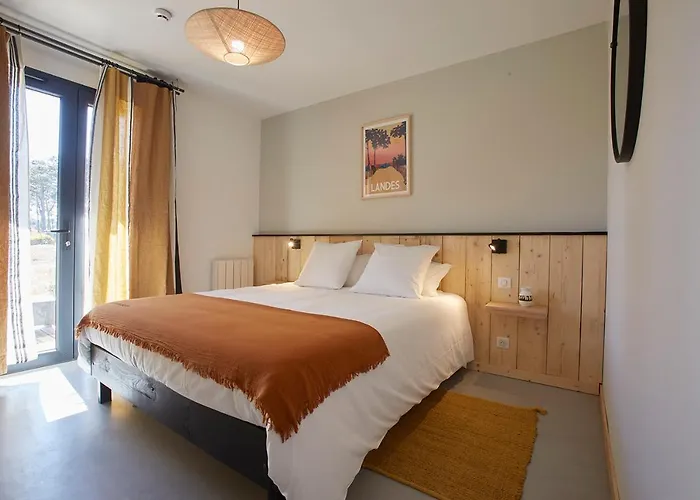 Cote Phare Contis-les-Bains